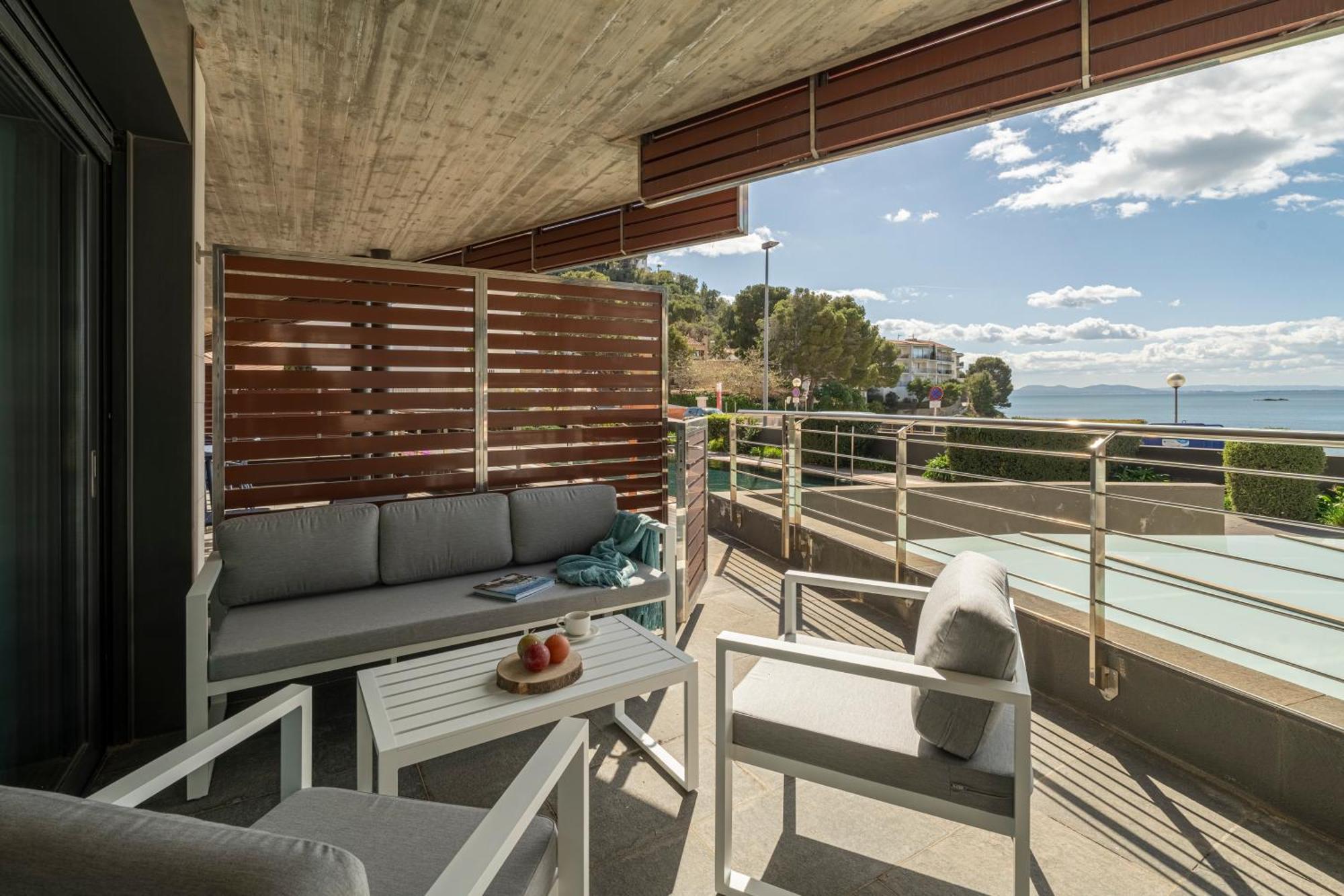 Apartamento Con Gran Terraza Delante Del Mar Roses Exterior photo