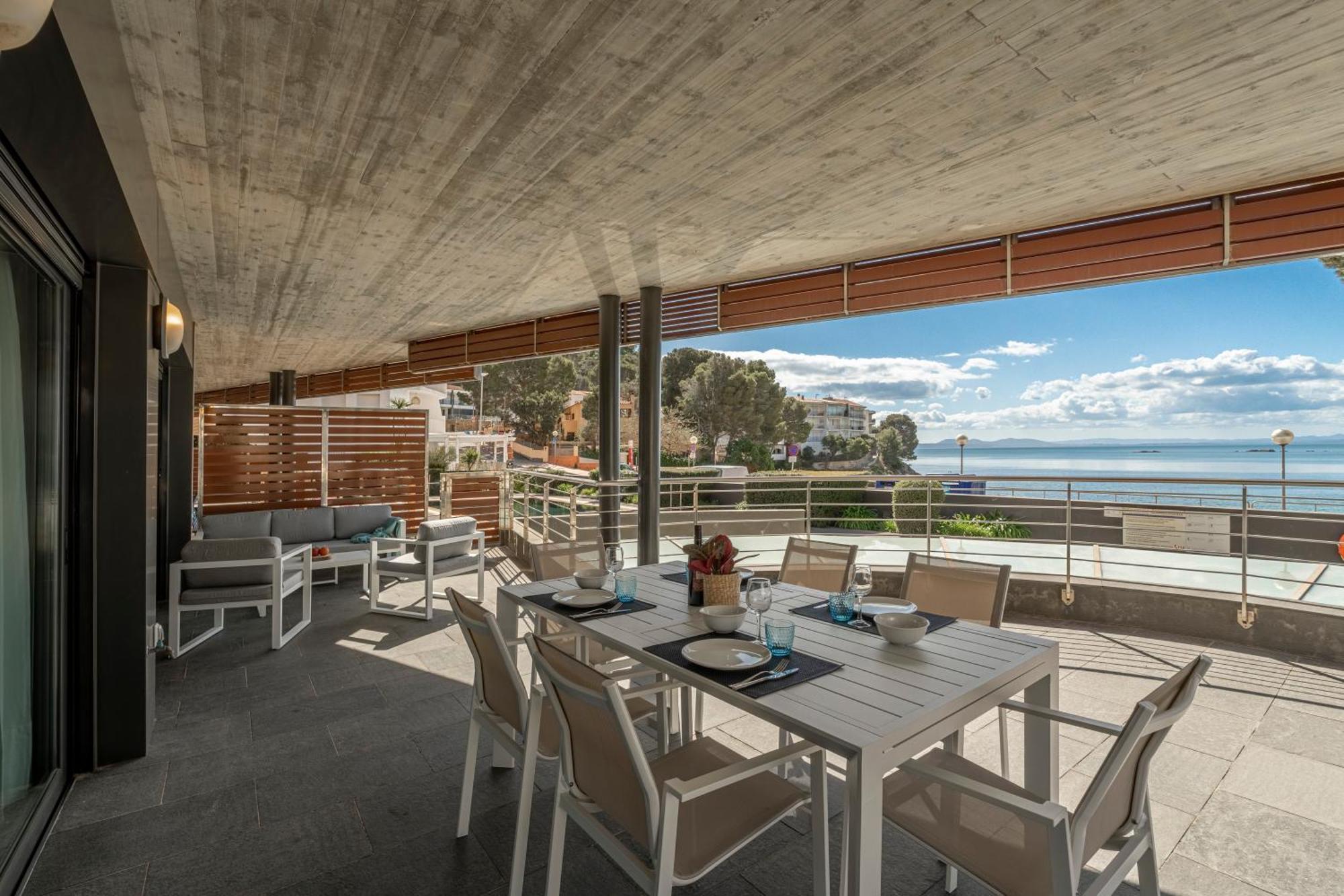 Apartamento Con Gran Terraza Delante Del Mar Roses Exterior photo